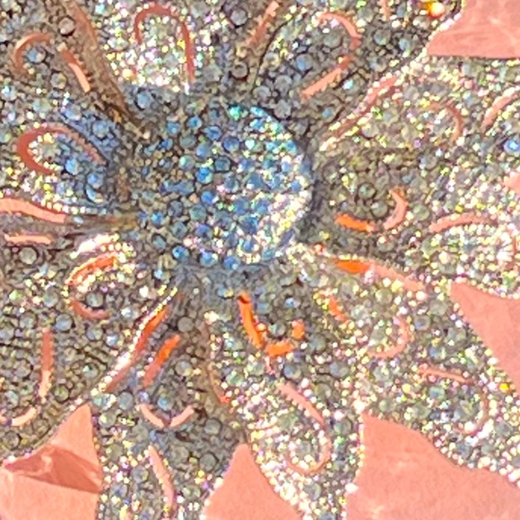 Rare Find Vintage Signed Lum Nu Flower Brooch - Picture 7 of 10